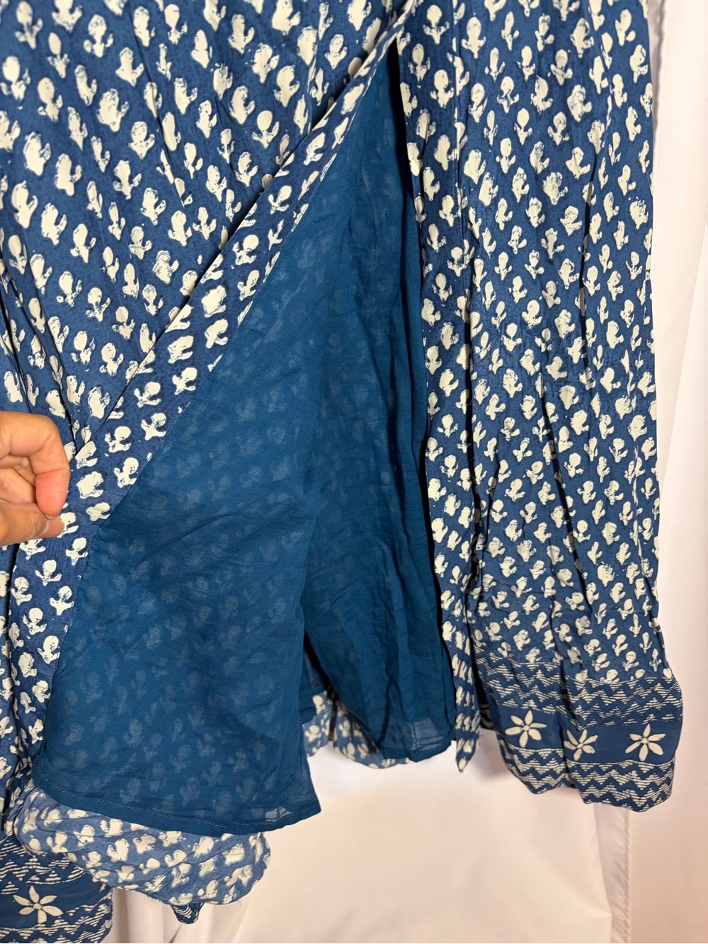 MAISON HOTEL Blue & White Flower Maxi Skirt size Large - Picture 2 of 6
